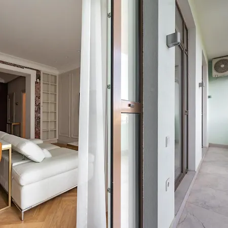 Vintage Apartment *
