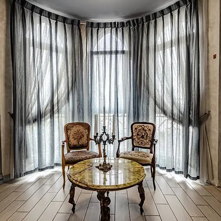 Vintage Apartment